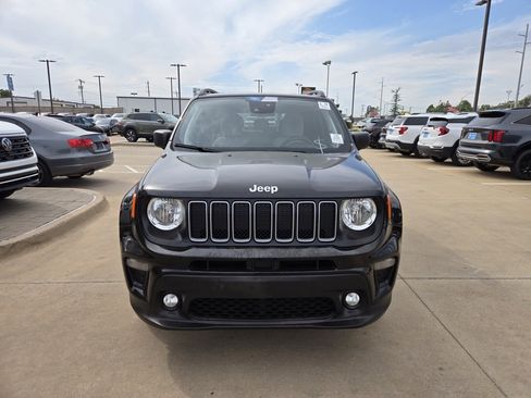 Used 2022 Jeep Renegade Latitude w/ Convenience Group image 2
