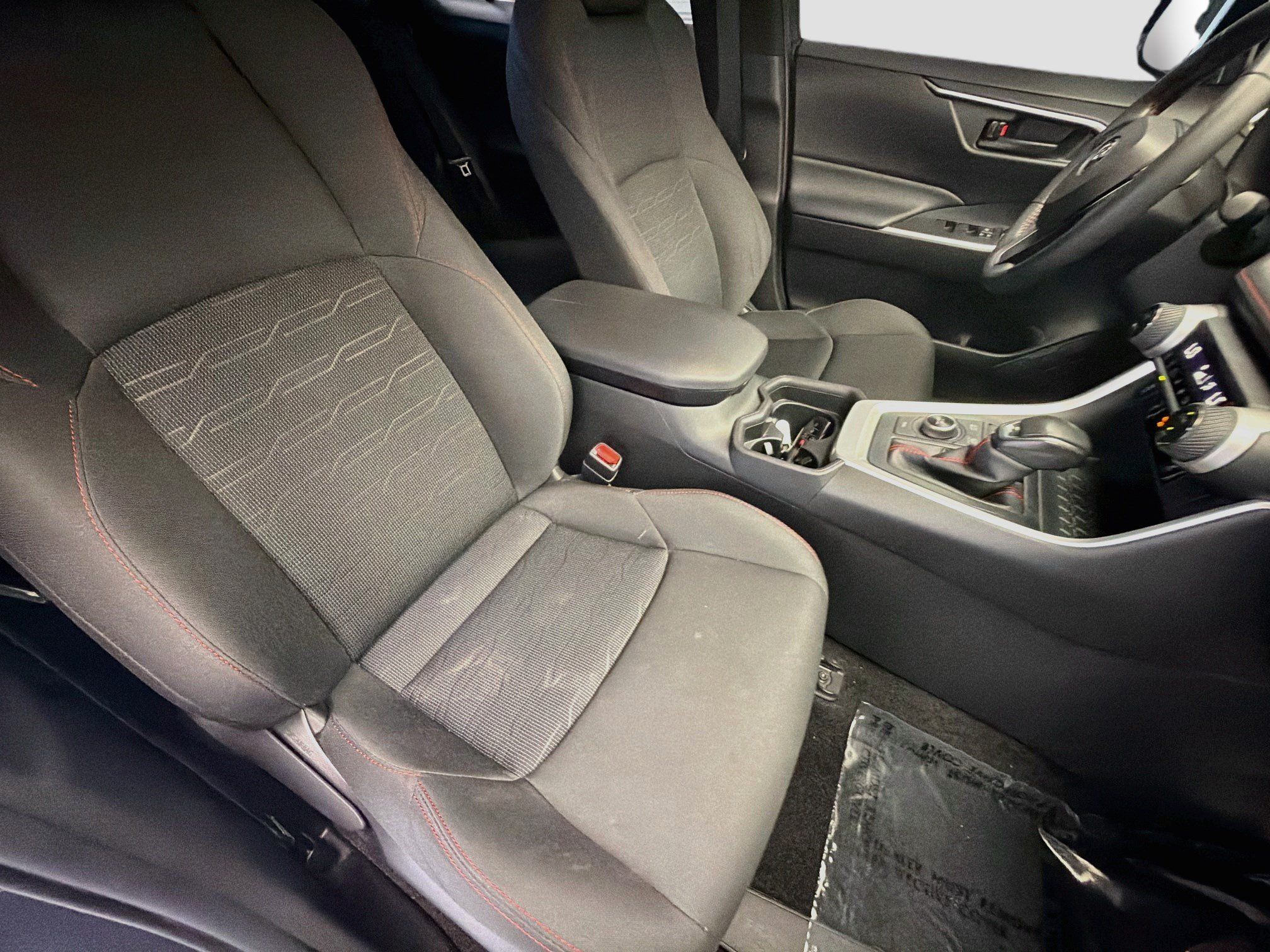 Used 2021 Toyota RAV4 SE w/ Weather & Moonroof Package AWD/4WD image 15