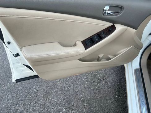 Used 2012 Nissan Altima 2.5 SL w/ 2.5SL Pkg FWD image 6