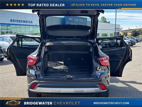 Used 2024 Chevrolet Trax LT w/ Driver Confidence Package FWD image 9