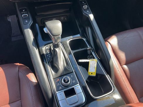 Certified 2024 Kia Telluride EX w/ EX Captain's Chair Package AWD/4WD image 19