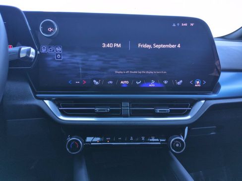 Used 2024 Chevrolet Equinox EV LT FWD image 18