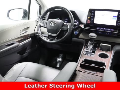 Certified 2021 Toyota Sienna XLE image 33