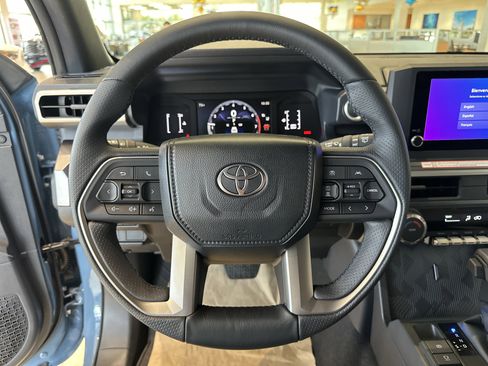 New 2026 Toyota 4Runner SR5 AWD/4WD image 19