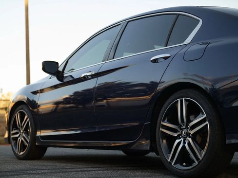 Used 2016 Honda Accord Sport image 16