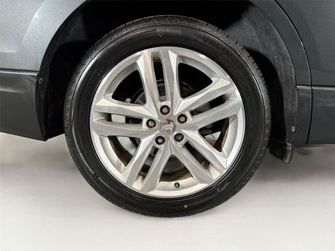 Used 2020 Chevrolet Equinox Premier FWD image 34