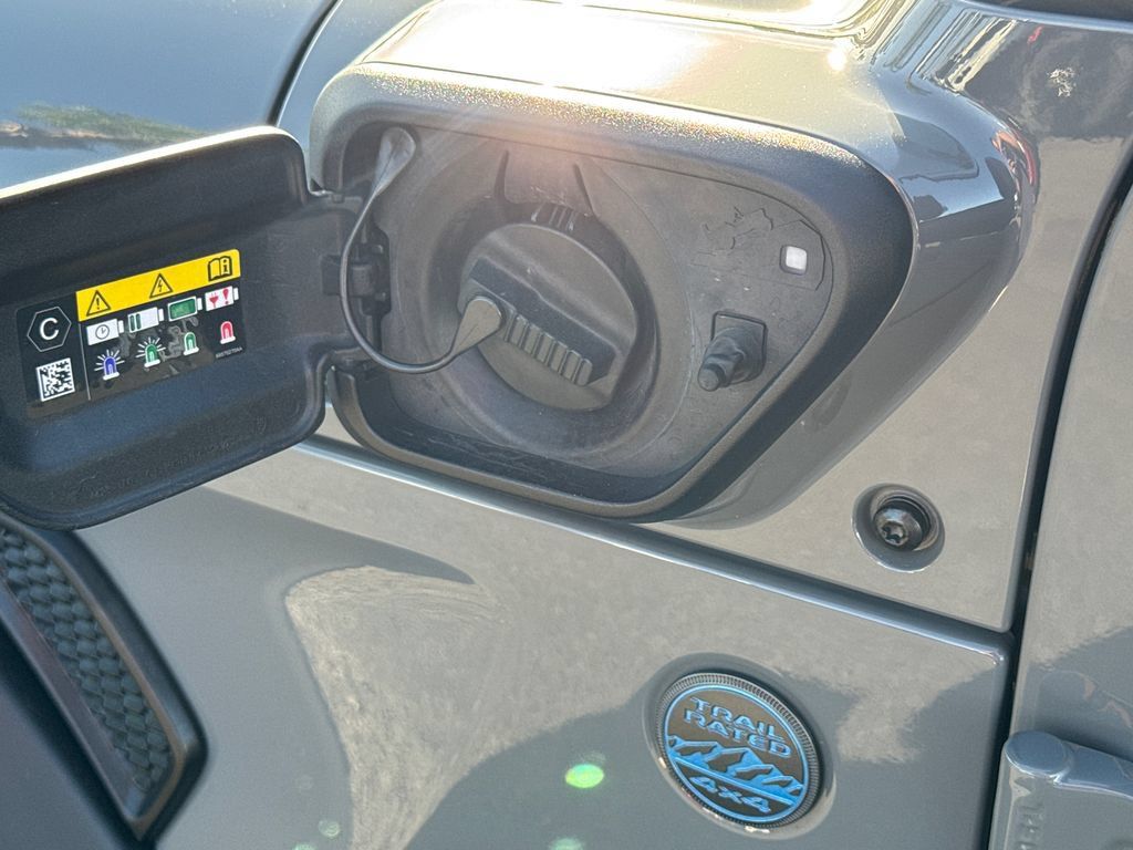 Certified 2023 Jeep Wrangler Unlimited w/ Sun & Screen Package AWD/4WD image 10