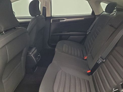 Used 2019 Ford Fusion SE image 18