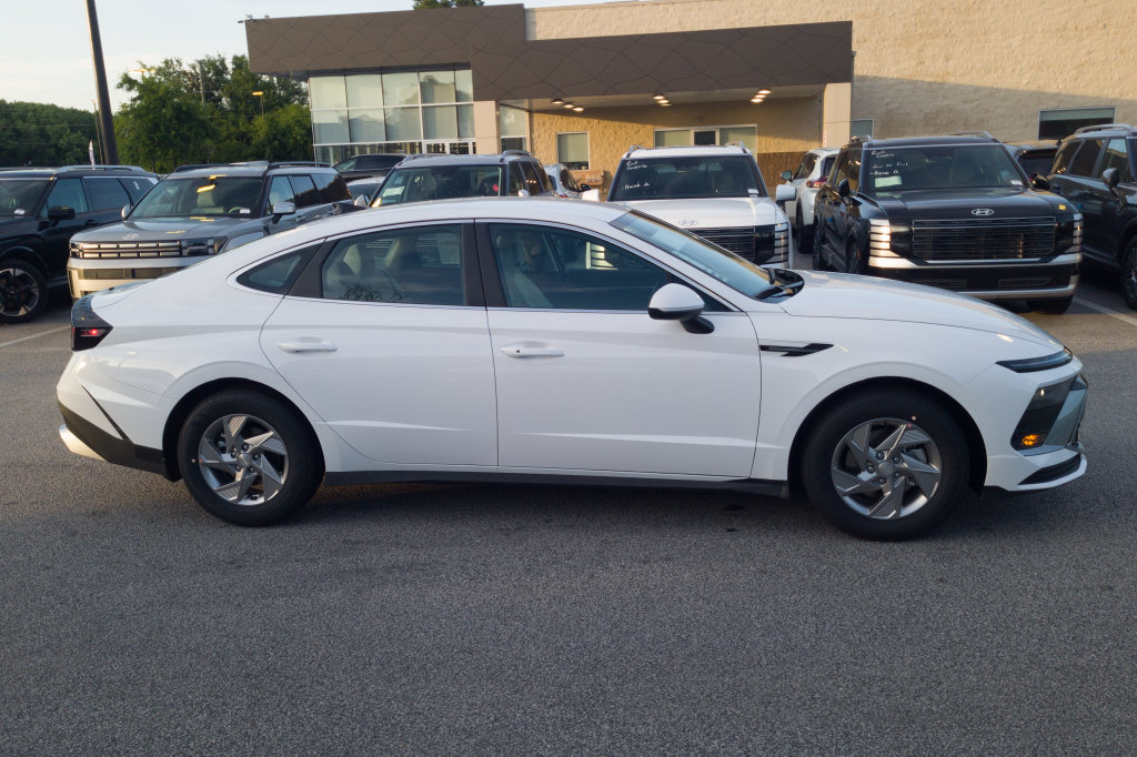 New 2027 Hyundai Sonata SE FWD image 4