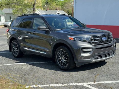 Used 2020 Ford Explorer XLT w/ Equipment Group 202A AWD/4WD image 3