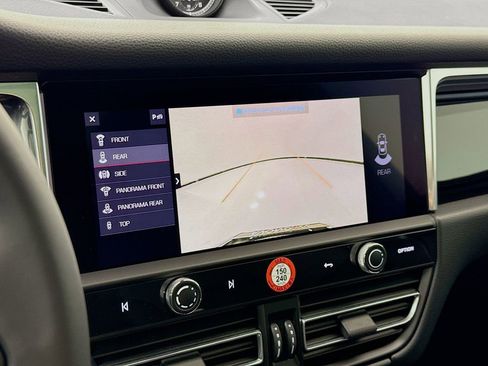 Certified 2025 Porsche Macan image 20