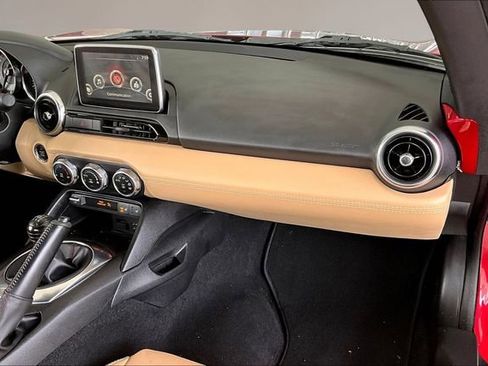 Used 2017 MAZDA MX-5 Miata RF Grand Touring image 18