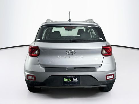 Used 2025 Hyundai Venue SEL FWD image 7