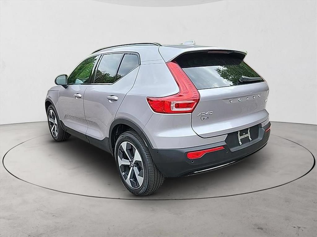 Certified 2026 Volvo XC40 B5 Plus AWD/4WD image 3