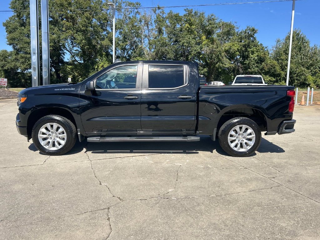 Used 2022 Chevrolet Silverado 1500 Custom RWD image 2