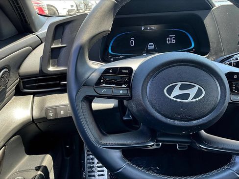 Used 2025 Hyundai Elantra Sport FWD image 13
