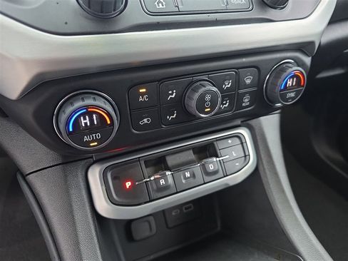 Used 2022 GMC Acadia SLE w/ Driver Convenience Package FWD image 15