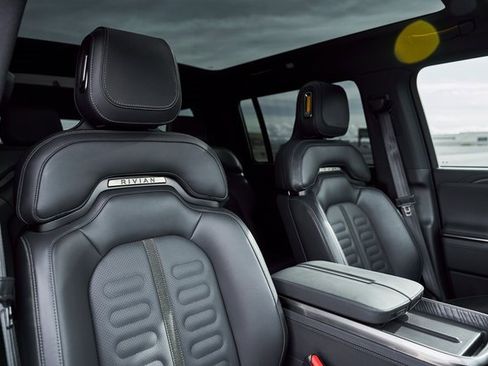 Used 2025 Rivian R1S Adventure image 48