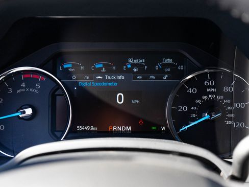 Used 2022 Ford F250 Lariat w/ Black Appearance Pkg image 11