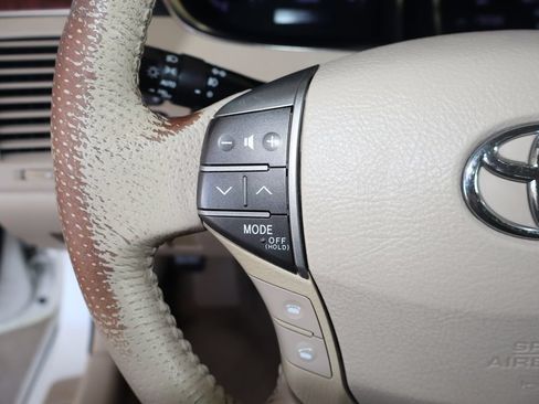 Used 2011 Toyota Avalon Limited FWD image 20