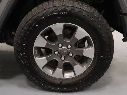 Certified 2018 Jeep Wrangler Unlimited Sahara AWD/4WD image 22