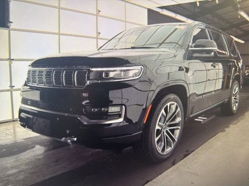 Used 2022 Jeep Grand Wagoneer Series III w/ Rear Seat Video Group 1 image 3