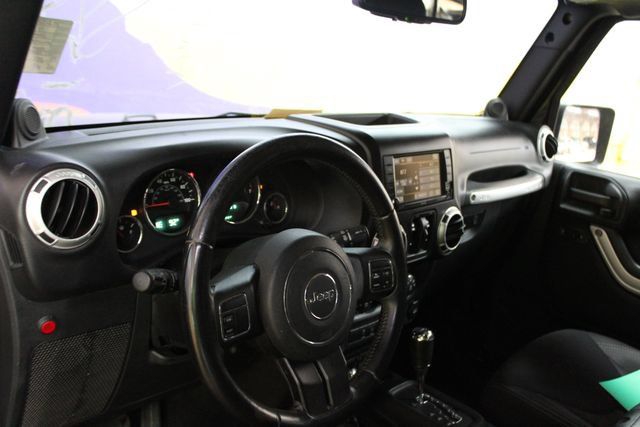 Used 2014 Jeep Wrangler Unlimited Sahara w/ Dual Top Group AWD/4WD image 12