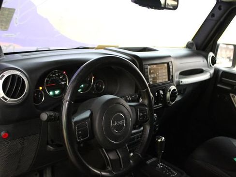 Used 2014 Jeep Wrangler Unlimited Sahara w/ Dual Top Group AWD/4WD image 12