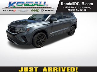 Used 2023 Volkswagen Taos SE w/ Panoramic Sunroof Package video 1