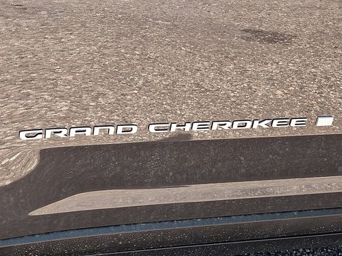 New 2025 Jeep Grand Cherokee Limited image 16