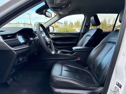 Used 2023 Jeep Grand Cherokee Limited image 24