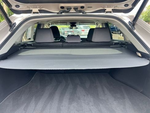 Used 2021 Toyota Venza LE w/ Carpet Mat Package (TMS) AWD/4WD image 21
