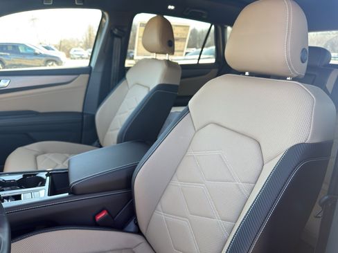 New 2026 Volkswagen Atlas Cross Sport SE FWD image 12