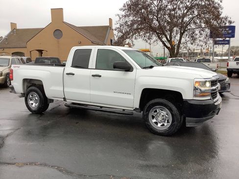 Used 2017 Chevrolet Silverado 1500 W/T w/ Trailering Package image 8