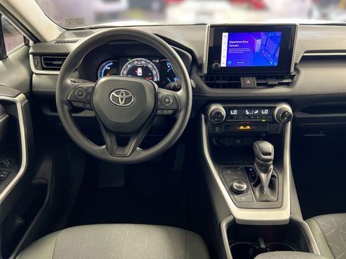 Used 2025 Toyota RAV4 XLE image 23