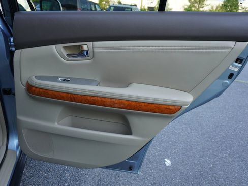 Used 2005 Lexus RX 330 w/ Premium Pkg FWD image 15