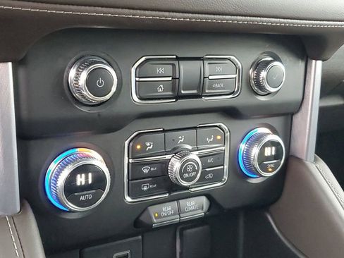 Used 2023 GMC Yukon XL SLE w/ Gmc Pro Safety Plus Package image 25