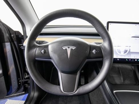 Used 2022 Tesla Model Y Long Range image 18
