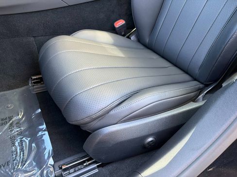 Used 2025 Mercedes-Benz E 350 Sedan image 36