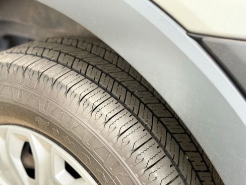 Used 2015 Ford Transit 150 XLT image 18