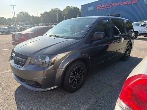 Used 2015 Dodge Grand Caravan SE w/ Quick Order Package 29E SE FWD image 2