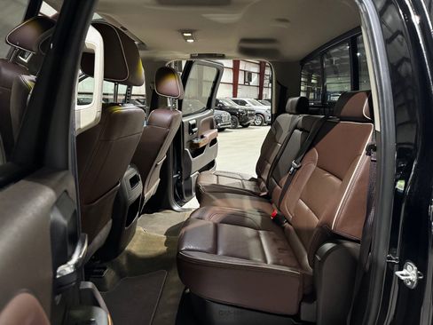 Used 2018 Chevrolet Silverado 1500 High Country image 17