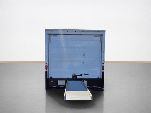 Used 2018 GMC Savana 3500 Extended w/ Driver Convenience Package image 5