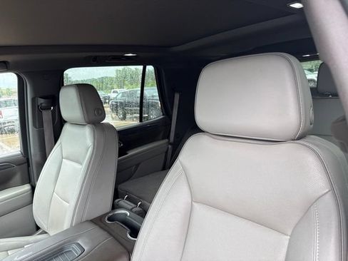 Used 2023 GMC Yukon SLT w/ SLT Premium Package AWD/4WD image 19