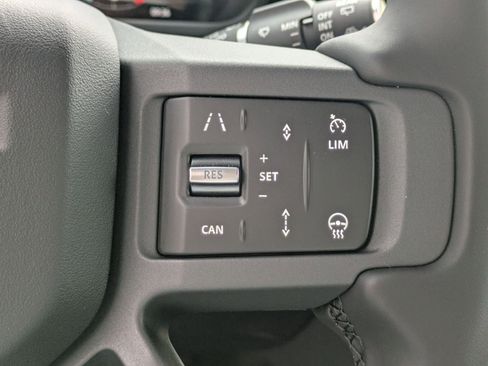 New 2026 Land Rover Defender 110 X-Dynamic SE AWD/4WD image 18