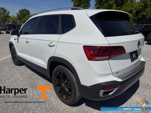 Used 2023 Volkswagen Taos SE w/ Black Wheel Package image 3