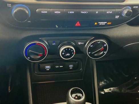 Used 2025 Hyundai Venue SE FWD image 15