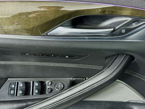 Used 2019 BMW M550i xDrive w/ Premium Package image 23