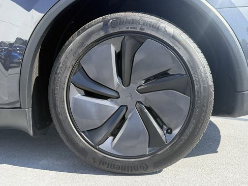 Used 2026 Tesla Model Y Long Range image 16