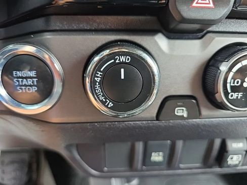 Used 2018 Toyota Tacoma TRD Off-Road AWD/4WD image 26